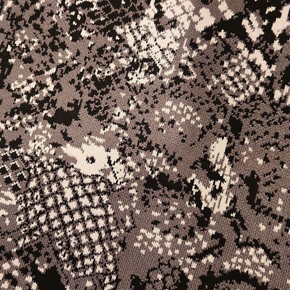 Black and gray BCBG snakeskin print midi skirt size XS, new without tags! - Picture 3 of 9